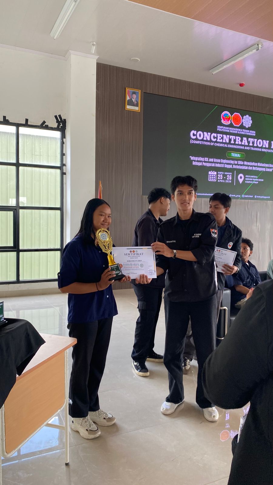 MAHASISWA BERPRESTASI