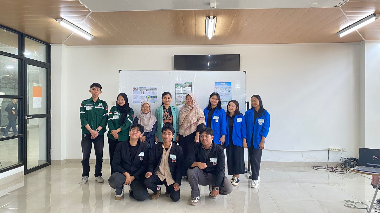 MAHASISWA BERPRESTASI